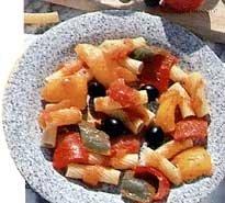 Rigatoni s paprikou a černými olivami