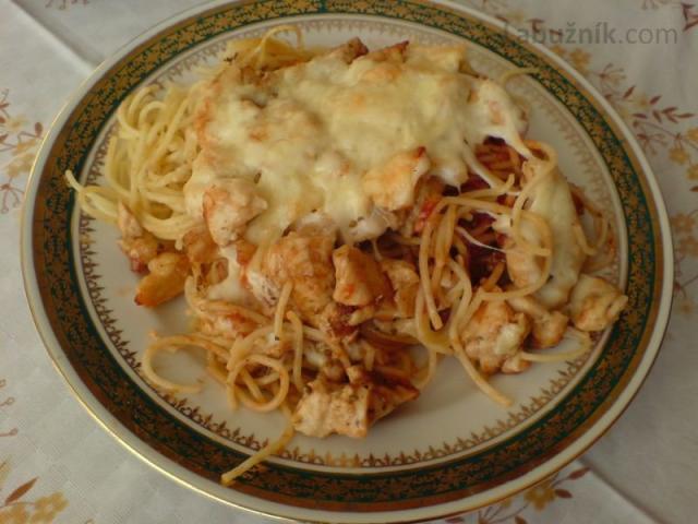 Zapečené špagety s kuřecím masem