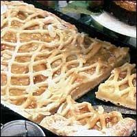 Jablečný mřížkový koláč s mandlemi