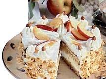 Jablkový dort se šlehačkou a mandlemi