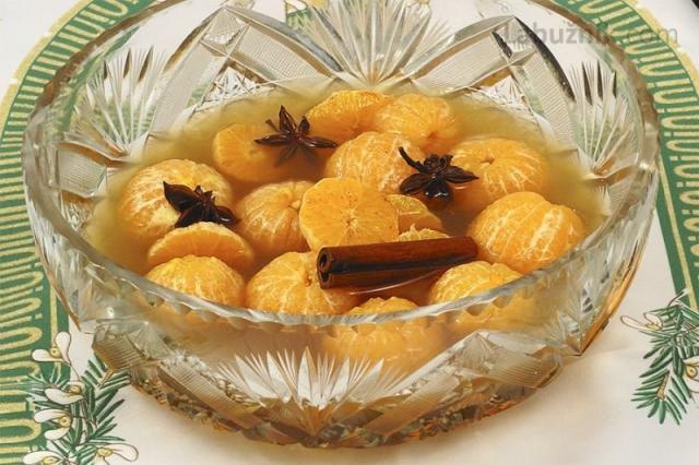 Mandarinky s badyánem a skořicí