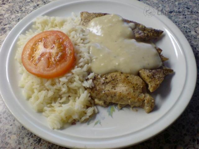 Krůtí steak s česnekovou omáčkou
