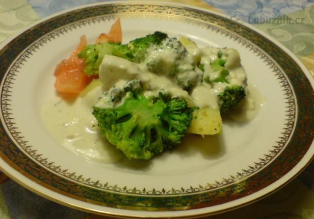 Brambory a brokolice se sýrovým krémem (rychle, chutně...hospodárně:-))