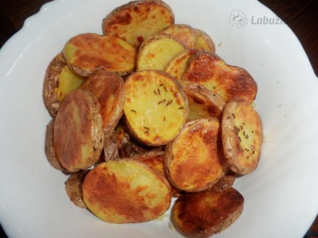 Brambory s česnekem
