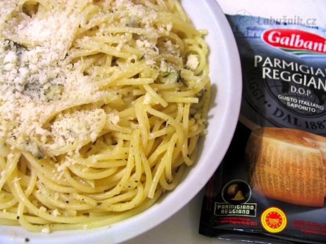 Špagety Aglio olio recept - Labužník.cz