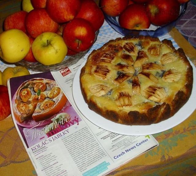 Tvarohovo-makový koláč s jablky