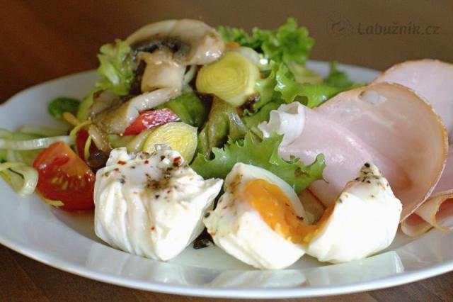 Jarní salát s vejci