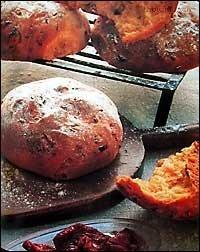 Italský chléb se sušenými rajčaty a křupavou kurčičkou