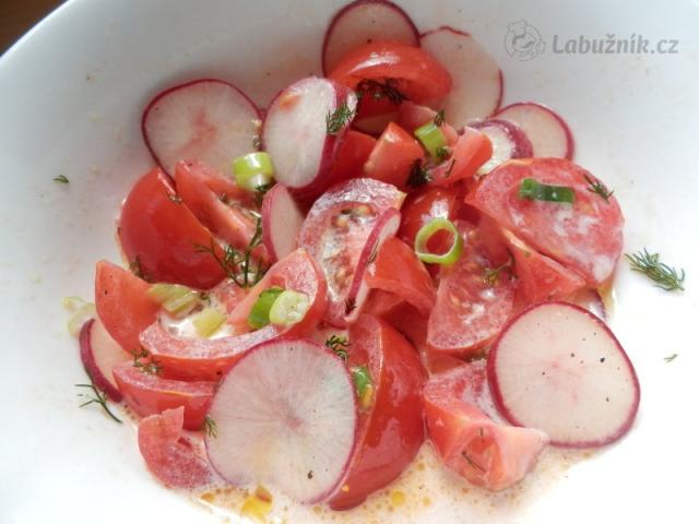 Korzický salát s rajčaty a ředkvičkami
