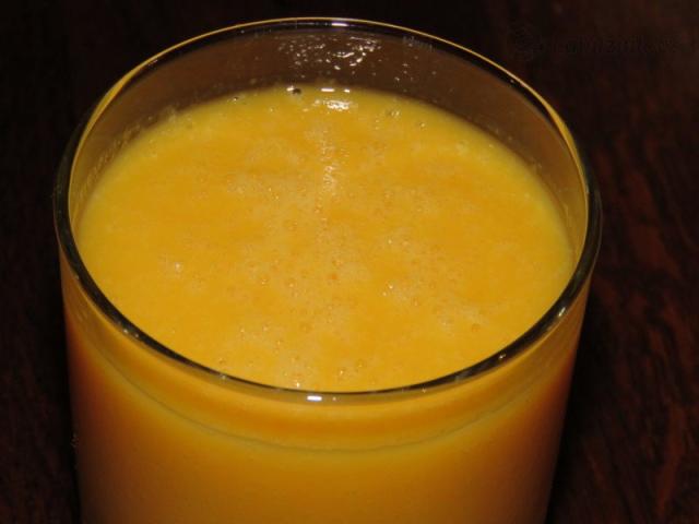 Smoothie s mrkvou a mangom