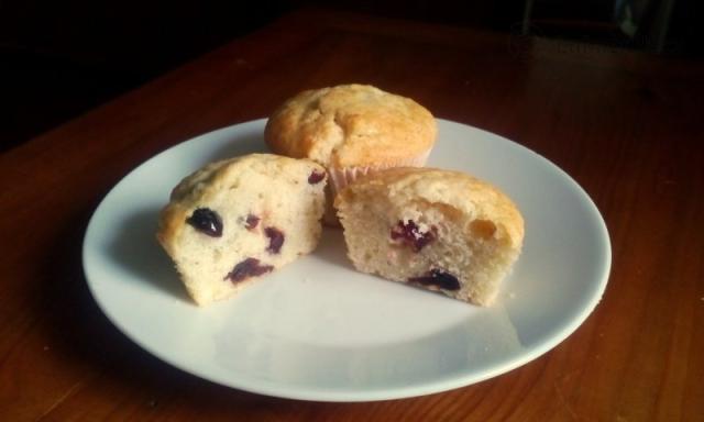 Brusinkové muffiny se zakysanou smetanou