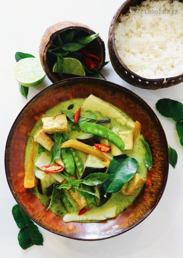 Thajské zelené kari- veganská verze s tofu a zeleninou