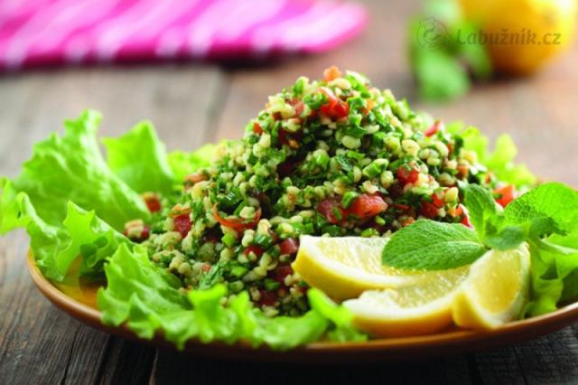 Tabouleh - bulgurový salát se zeleninou
