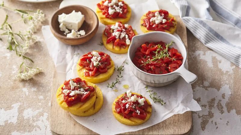 Polentová kolečka s pečenými paprikami